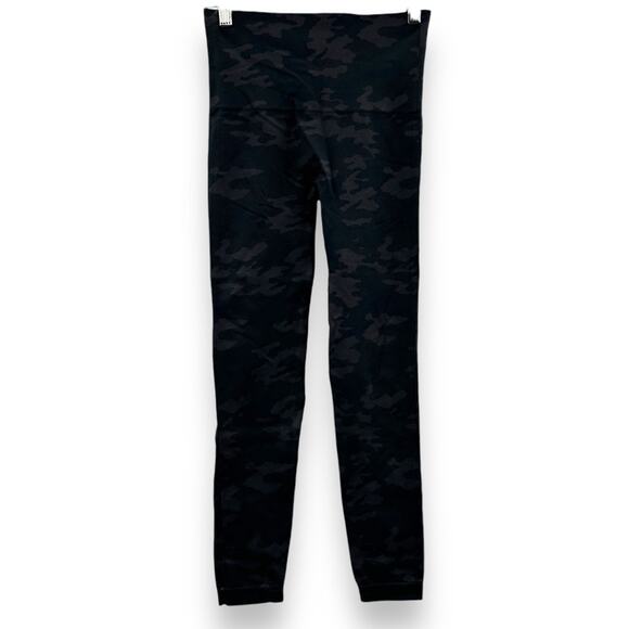 Spanx EcoCare Seamless Black Camo Pull-On Mid Rise Cropped Leggings Sz S - Picture 2 of 10